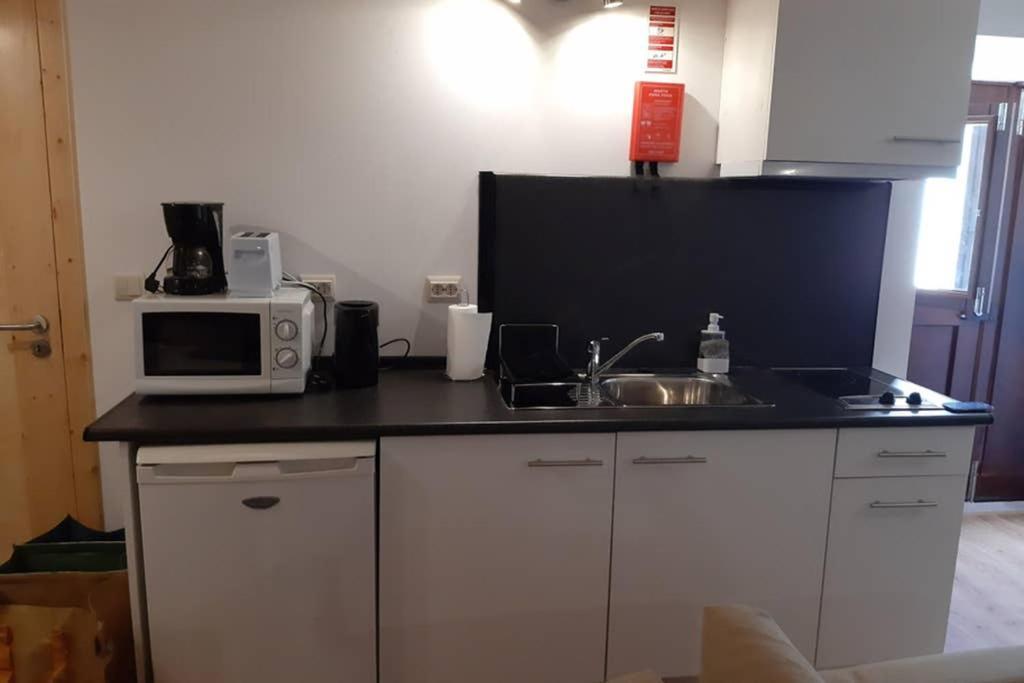 Aurora Papas Apartment Provesende Екстериор снимка