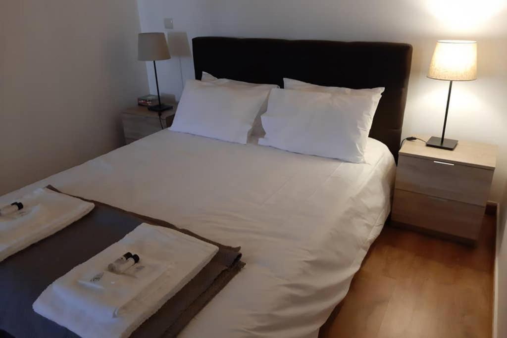 Aurora Papas Apartment Provesende Екстериор снимка