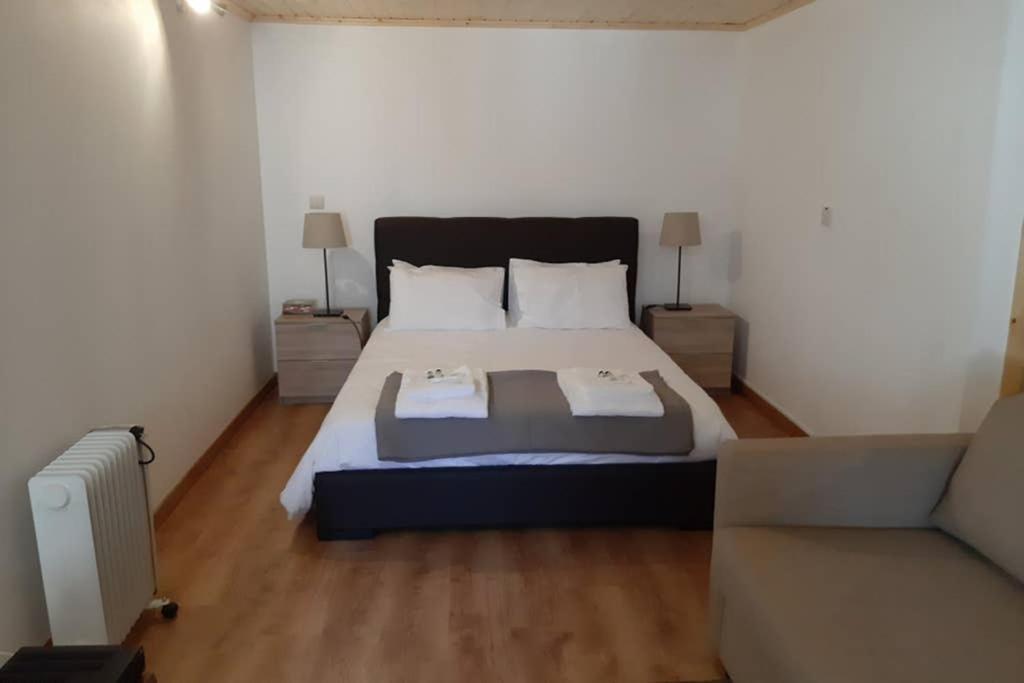 Aurora Papas Apartment Provesende Екстериор снимка